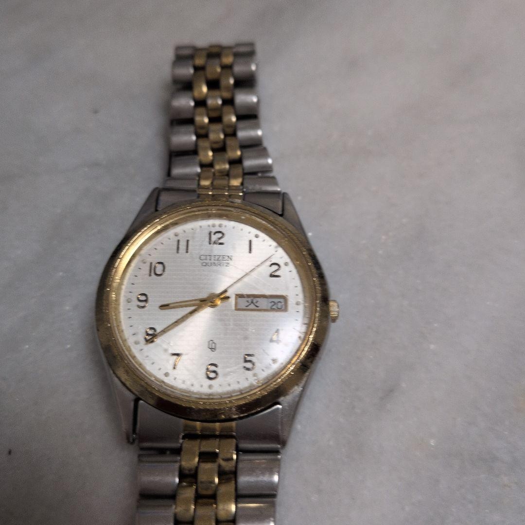 CITIZEN QUARTZ men’s watch, two-tone color. Working condition!