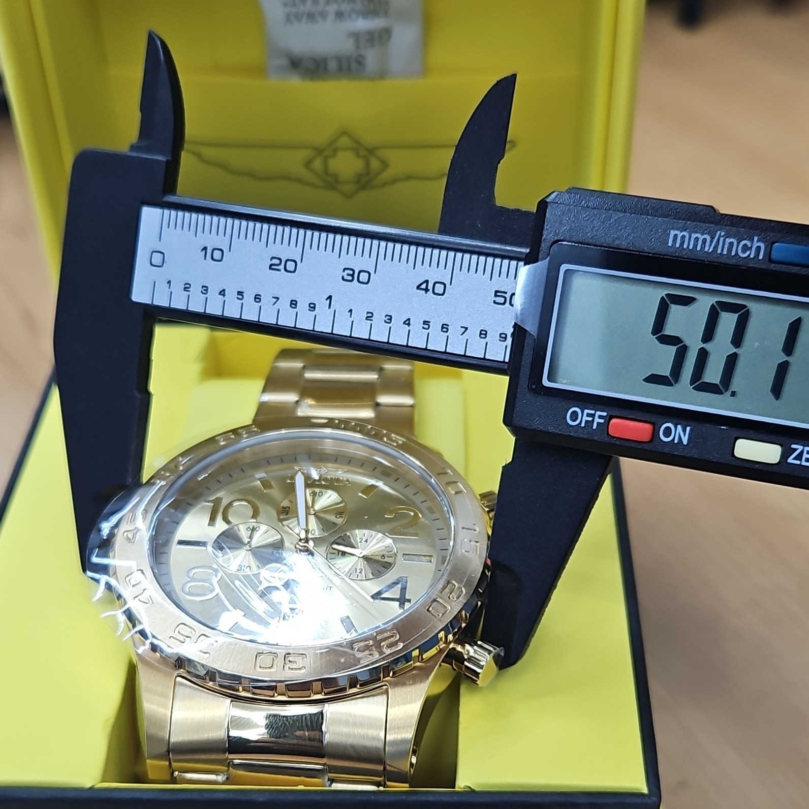 50mm Invicta Specialty Collection Men’s Quartz Chronograph Gold Color And Dial