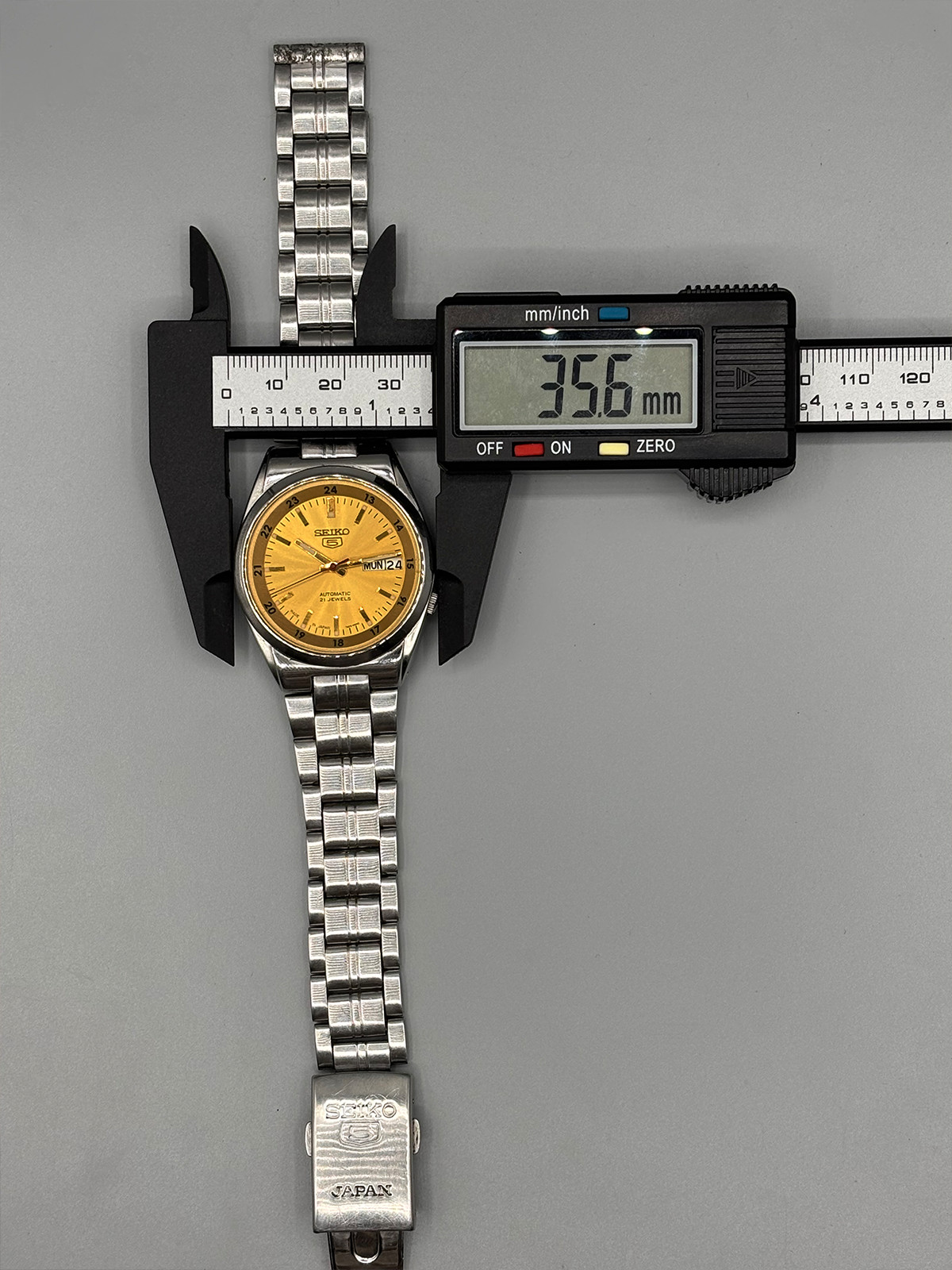 Vintage Seiko 5 Automatic 7S26 Golden Railway Time Watch Japan