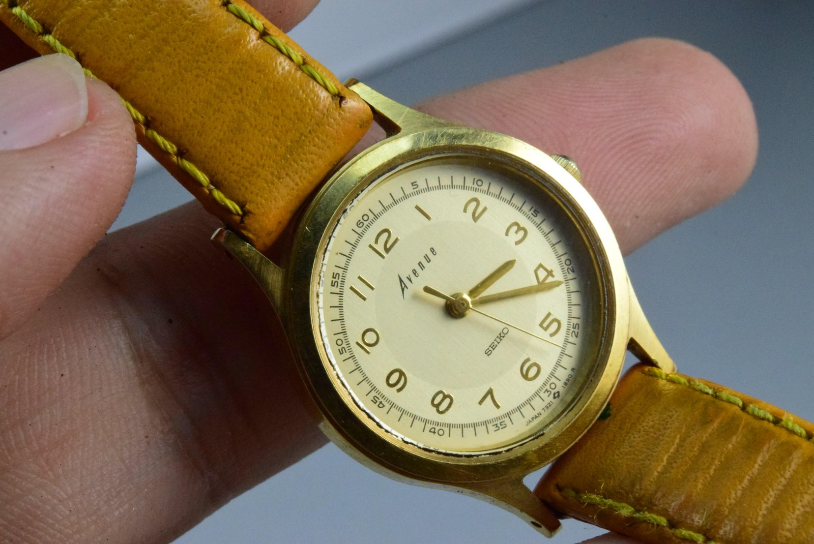Vintage watch Seiko Avenue 7321-0430 Creamy Lady Quartz Round 27mm
