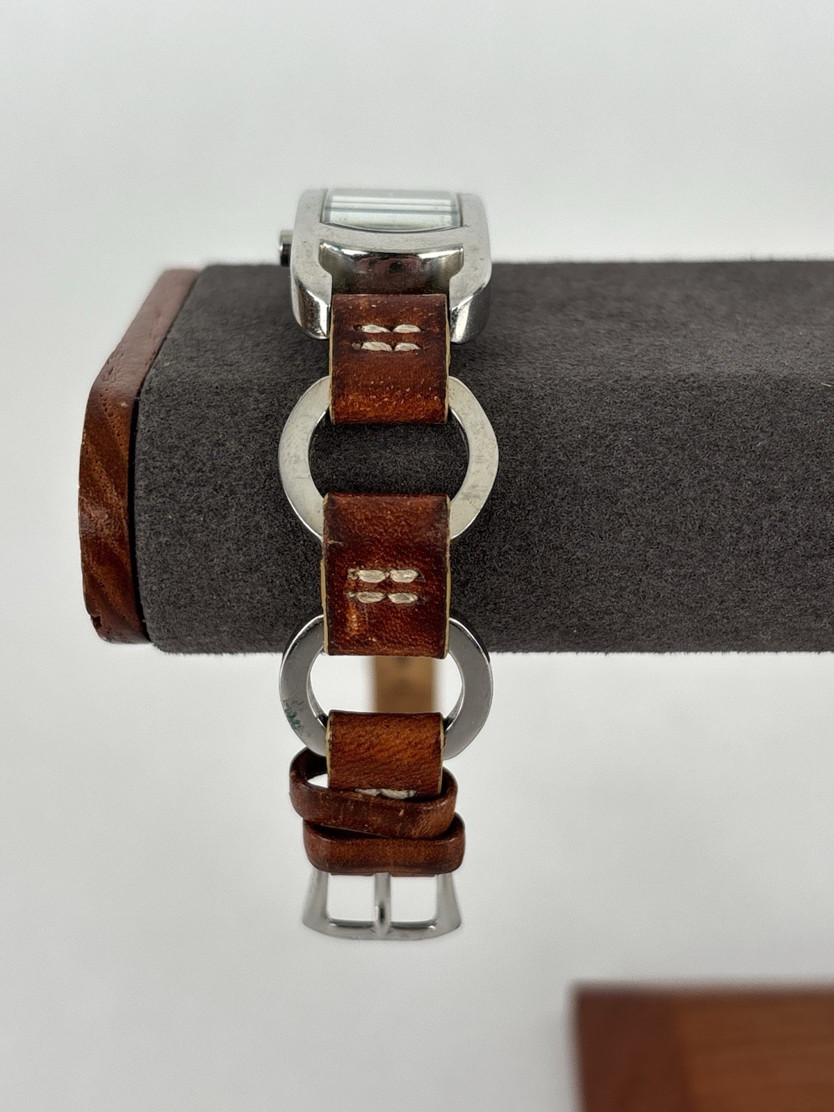 Fossil F2 ES-9634 18mm Silver Tone Quartz Watch w/Leather Band & New Battery