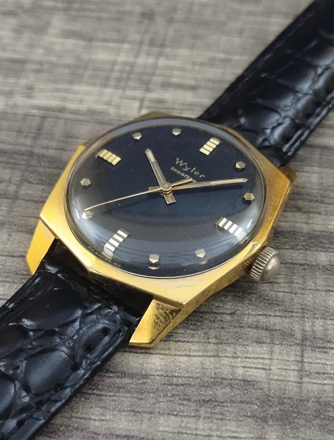 WYLER Incaflex -rare OCTAGON faceted Case- RARE Black GLOSS Dial – ETA 2354