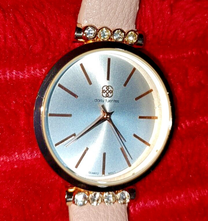Daisy Fuentes Ladies Quartz Watch Gift Set Inc 2x Bangles + Necklace & Bracelet