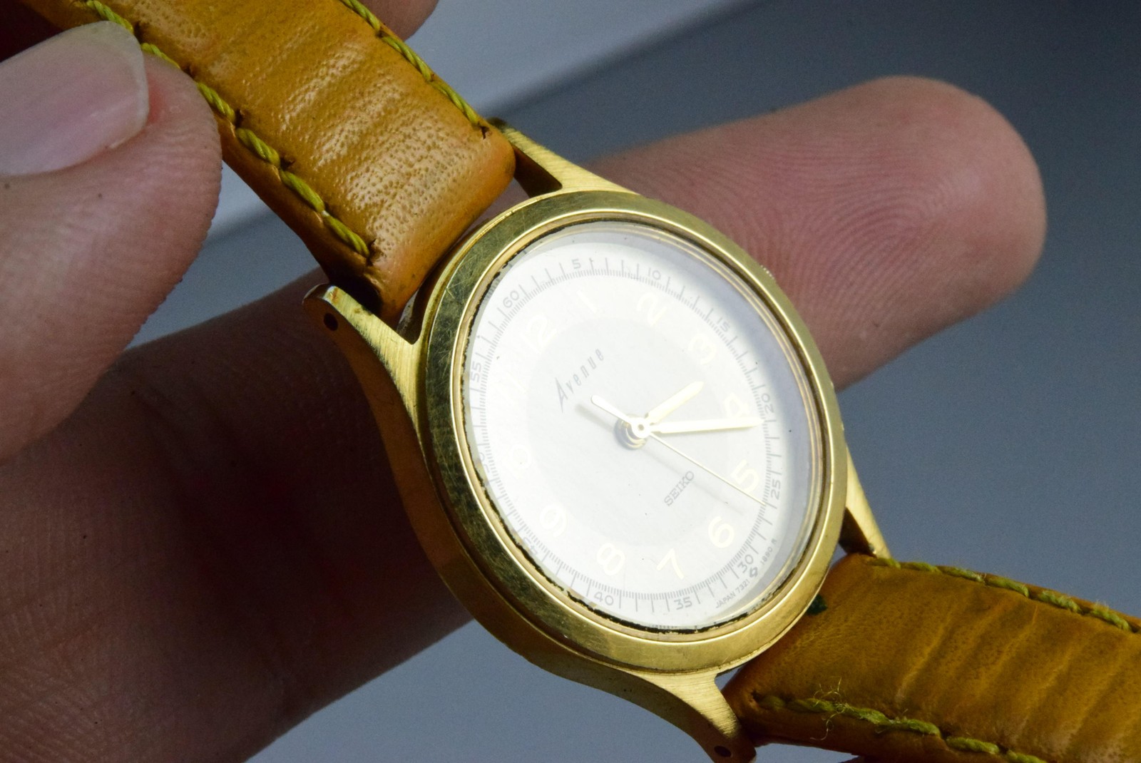 Vintage watch Seiko Avenue 7321-0430 Creamy Lady Quartz Round 27mm