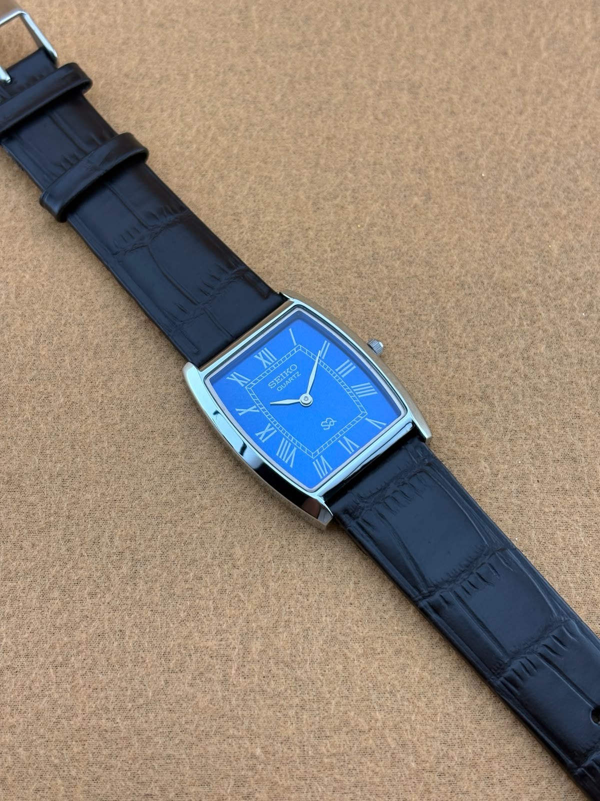RARE BLUE Vintage Seiko Slim Barrel Quartz Men’s Wristwatch-dark brown strap