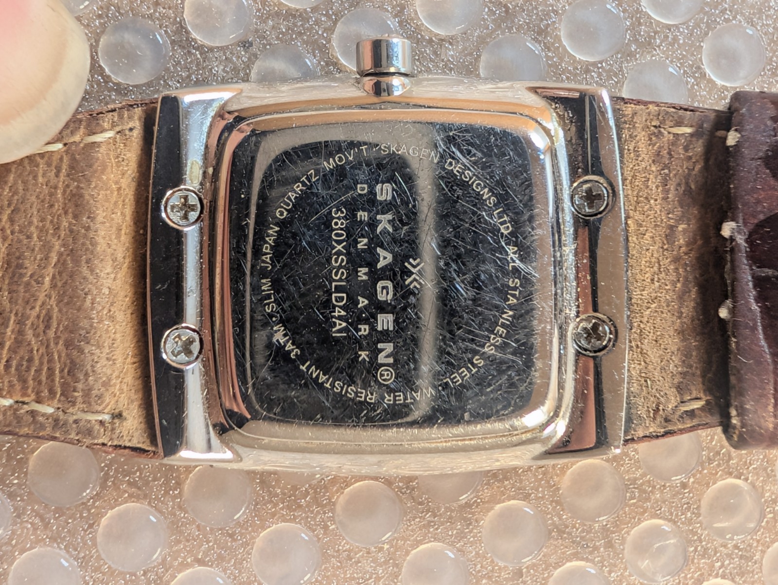 Skagen Denmark 380xSSLD4A Quartz, Needs battery Cream dial, Diamond indices
