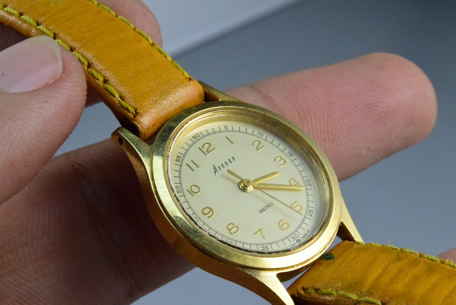 Vintage watch Seiko Avenue 7321-0430 Creamy Lady Quartz Round 27mm