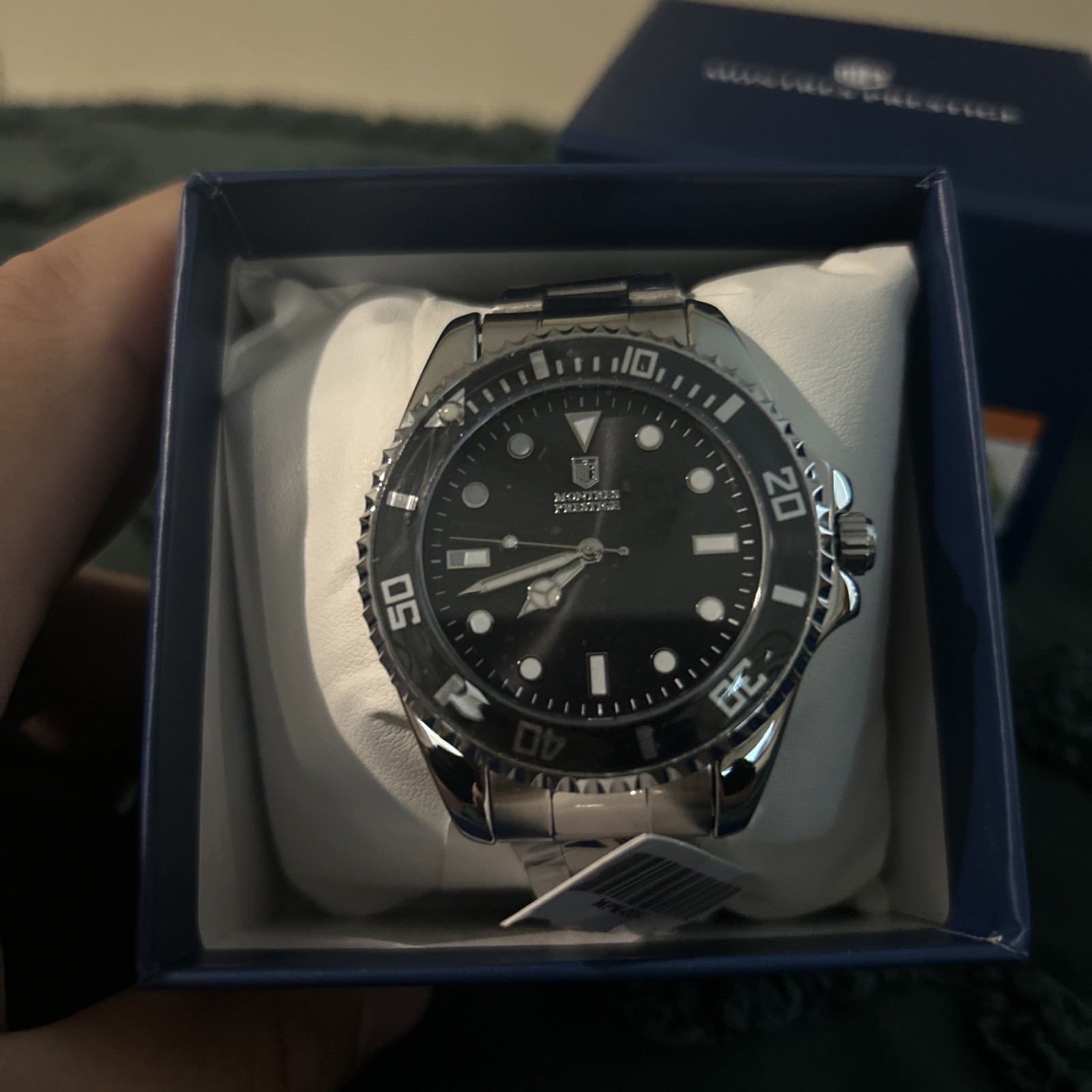 Montres Prestige Diver Watch 42mm Quartz Black Dial Silver Bracelet WT