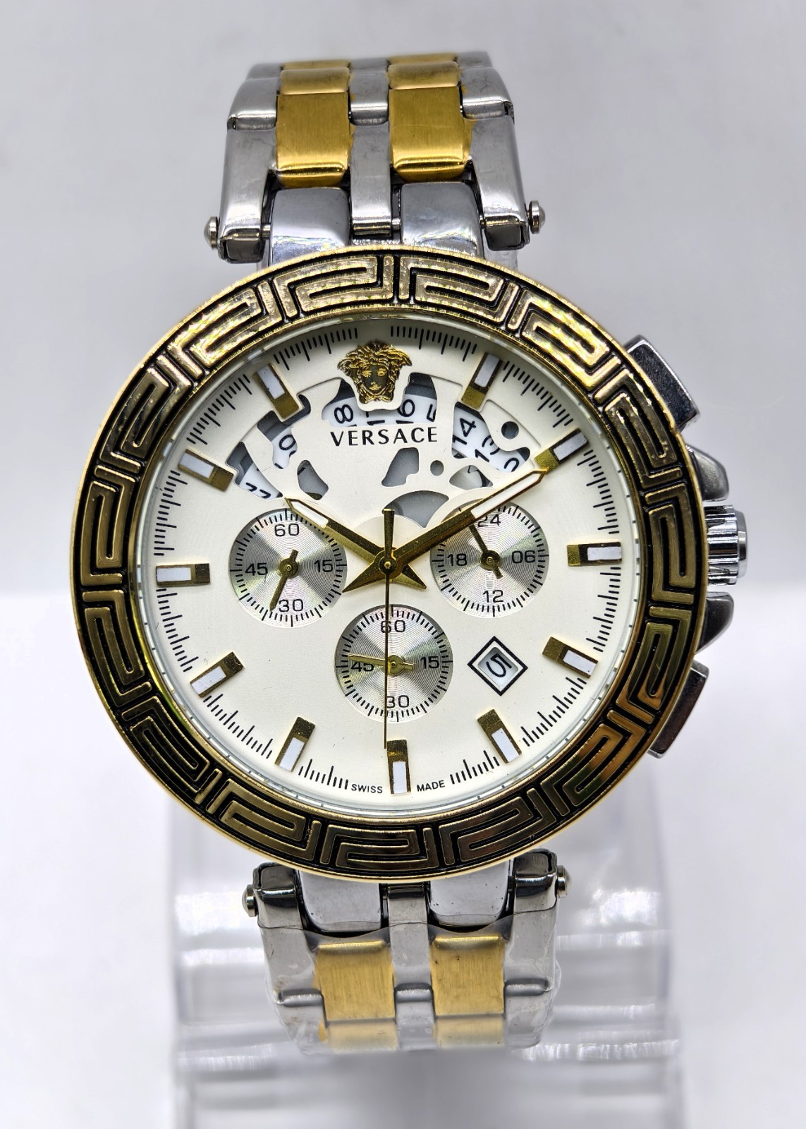 Awesome Versace Chronograph Date Indicator Quartz Analog Men’s Wrist Watch