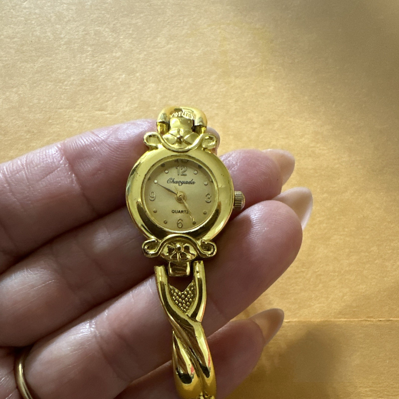 Chagada Women’s Quartz Analog Gold Tone Round Bracelet Arabic Dial 12-Hr