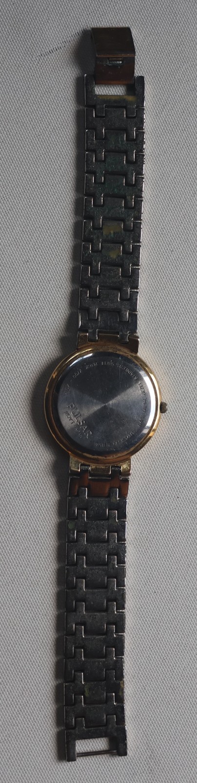 Vintage Pulsar V700-X018 Mens Round Gold Tone Watch, Black Face – New Battery