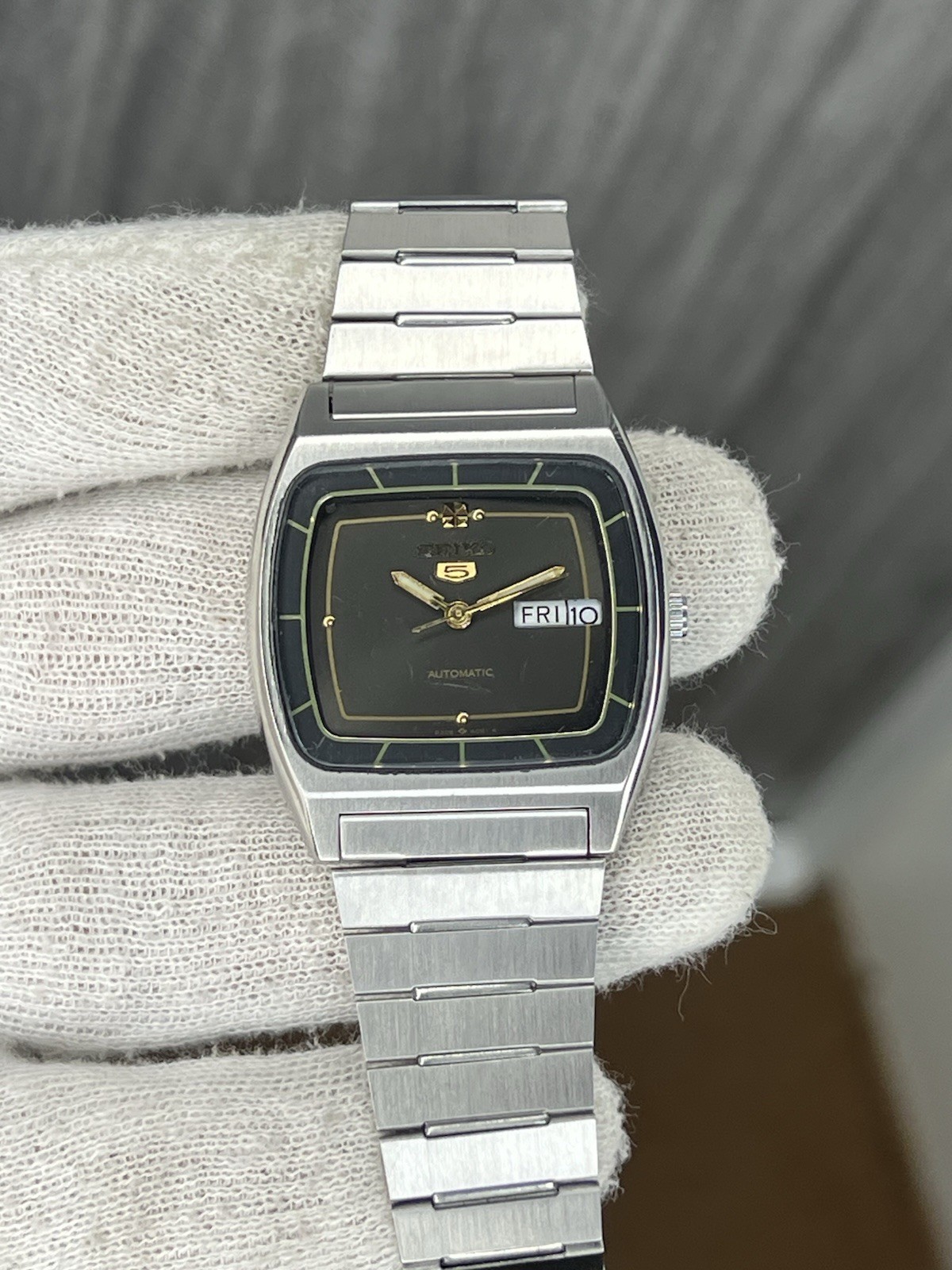 Vintage Seiko 5 Automatic TV Shape 6309-4004 Day/Date Men’s Wristwatch Japan.