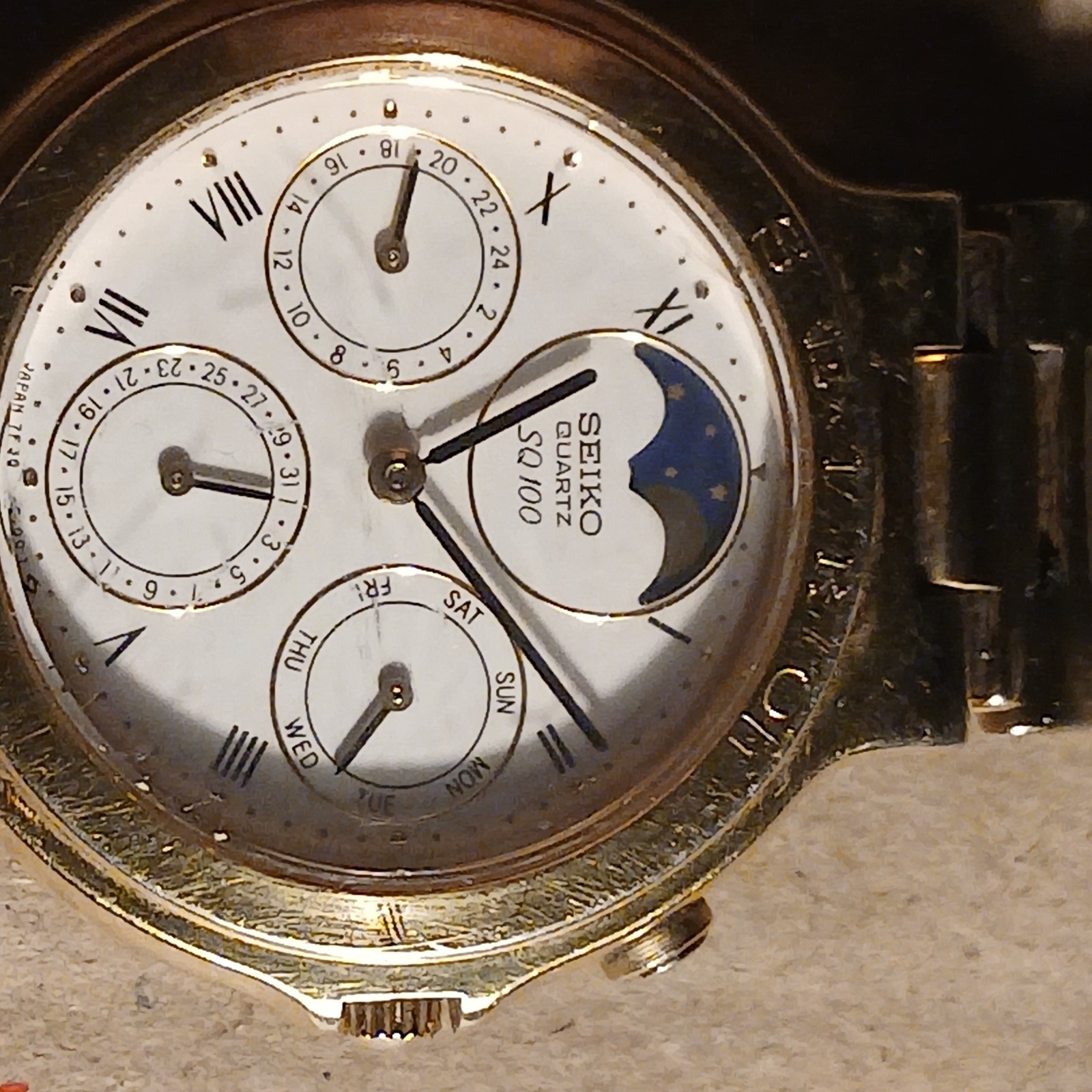 Seiko 7F38 6110 moonphase quartz watch working spares please see description