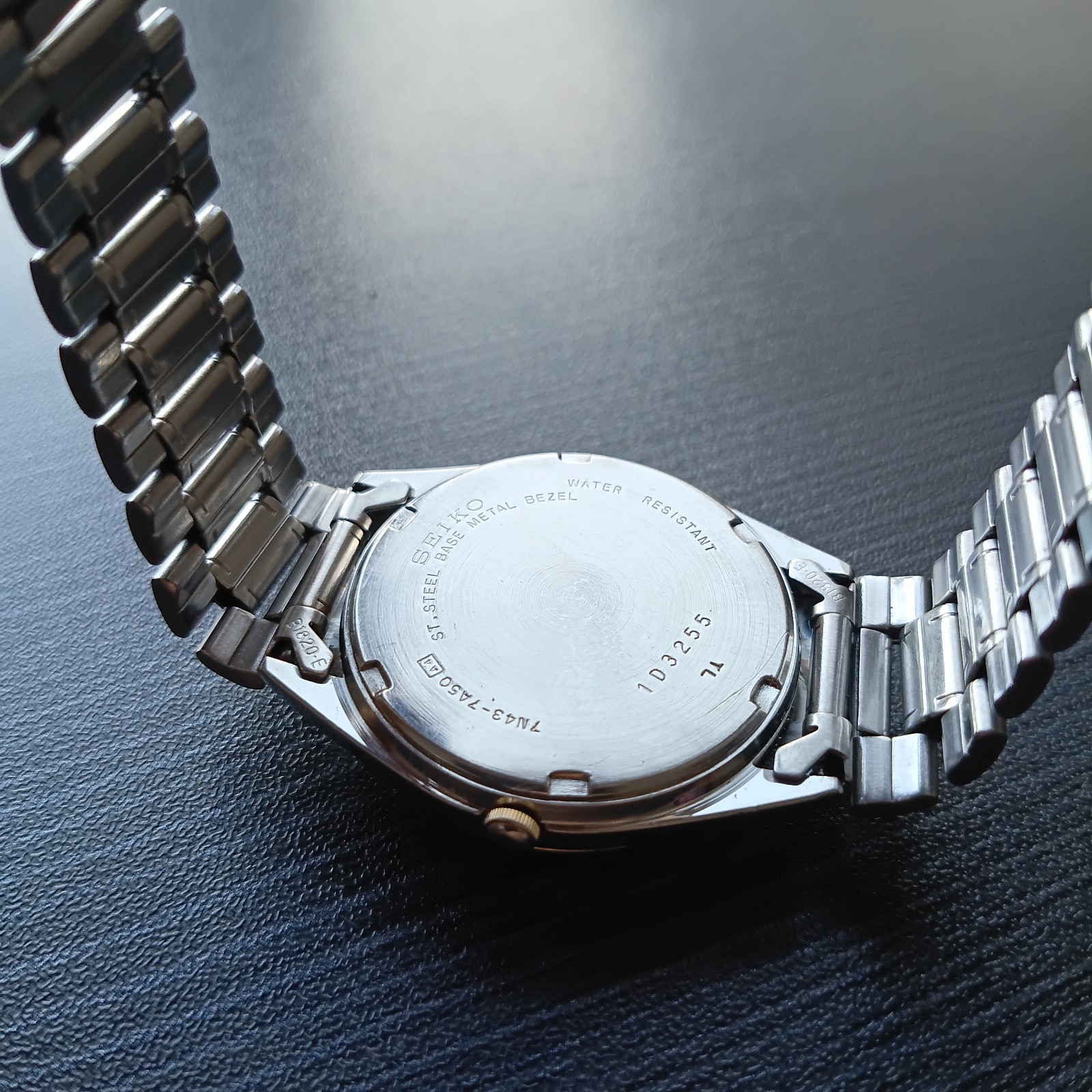 Vintage Seiko Quartz Day/Date Roman Num Japan Mens Watch