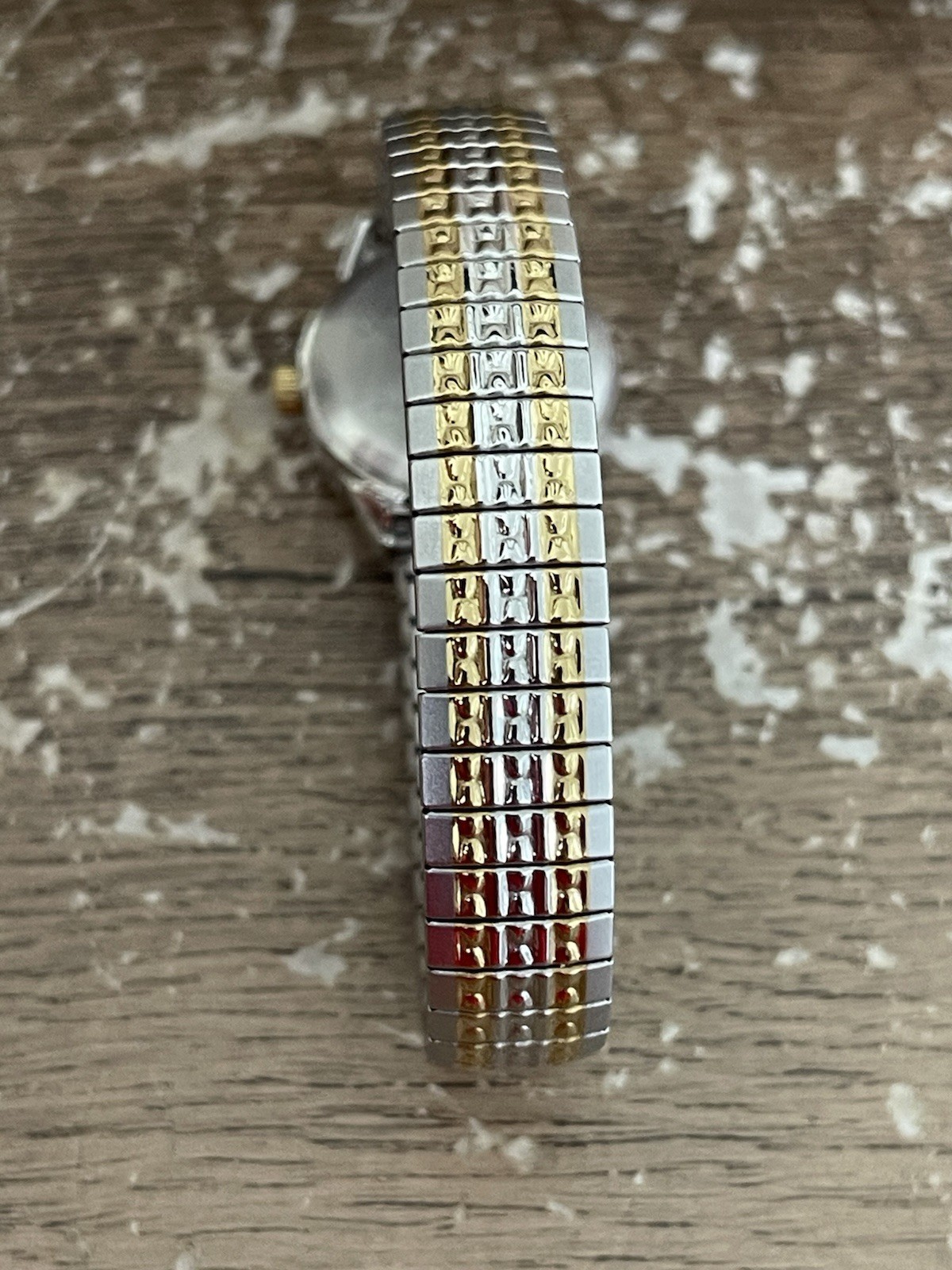 Viewpoint women’s watch gold silver tone quartz analog 10mm stretch band running