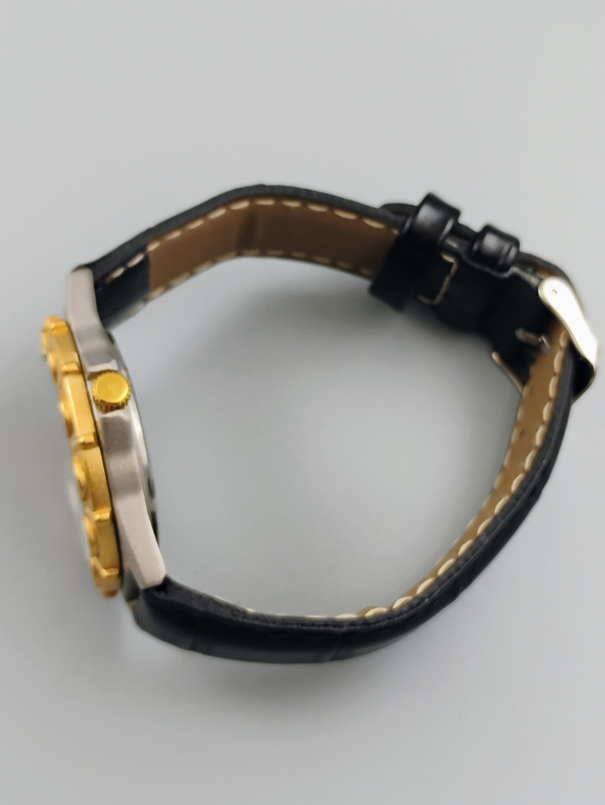 Vintage Gruen Sport Bud Dry Watch 310-2105 Gold Tone Pristine Condition 1990s