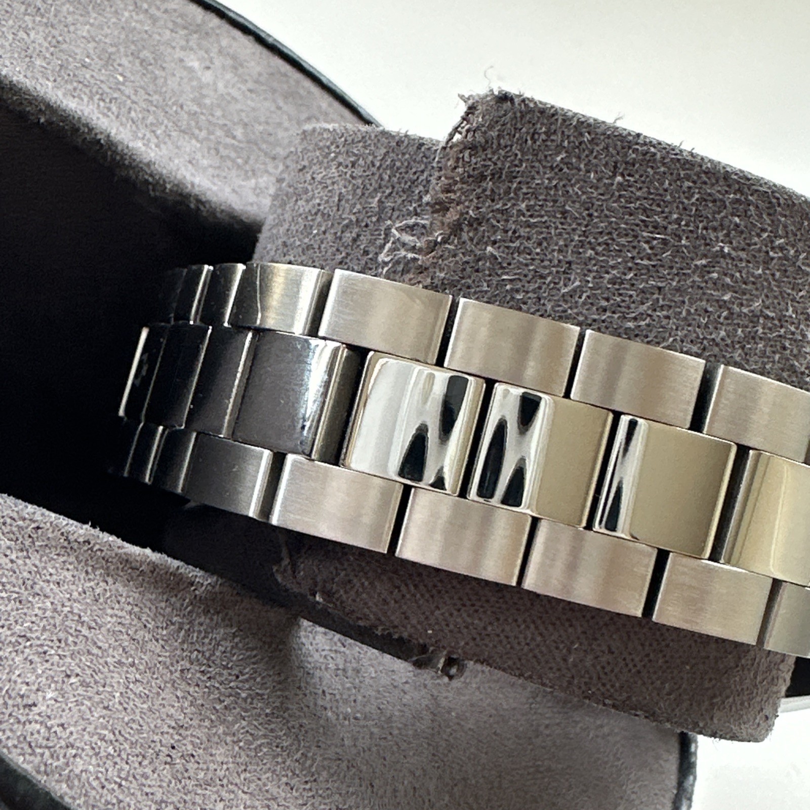Bulova Mens Classic Calendar Automatic Silver Stainless Steel Watch 39 MM 98B422