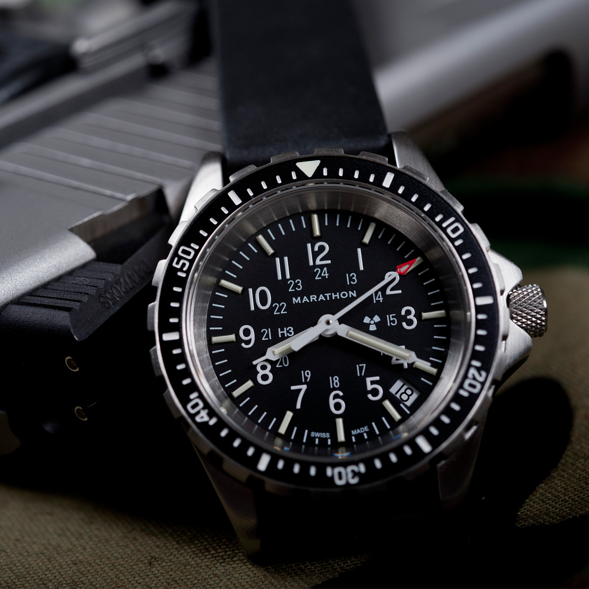 Divers Auto Medium Search and Rescue Quartz Black NGM/Rubber | Matte Black Dial