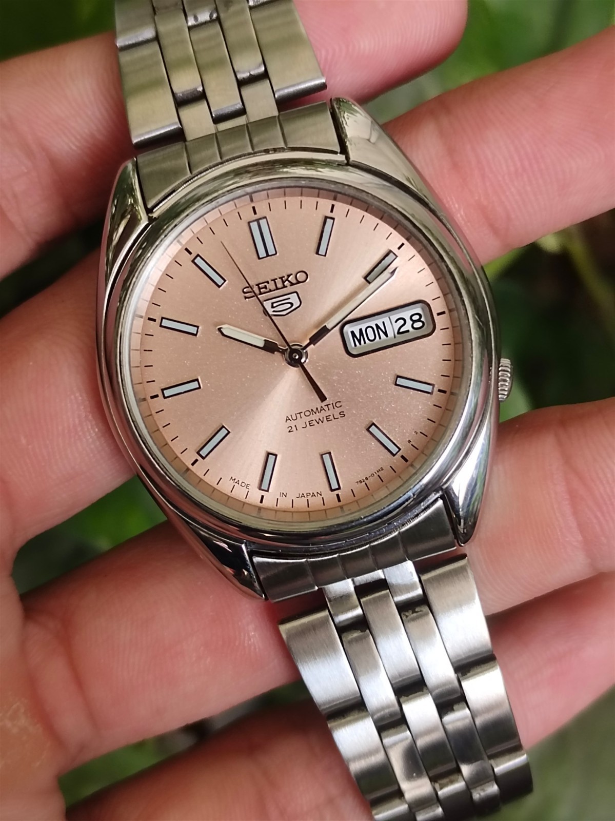 RARE Seiko 5 Salmon Sunburst Dial Exhibition Back Automatic Vintage Watch 7S26