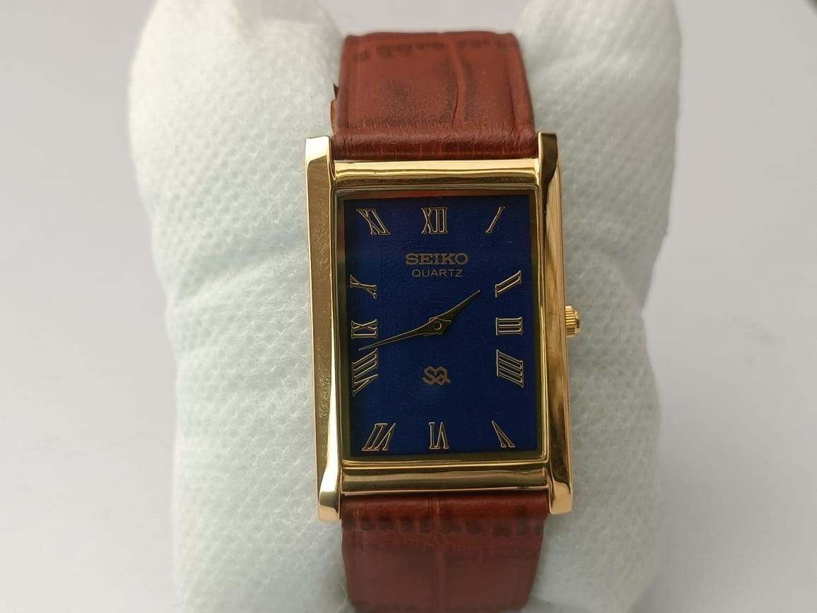 Vintage Seiko Quartz Japan Made Blue Dial Men’s Wrist Watch Looking Good