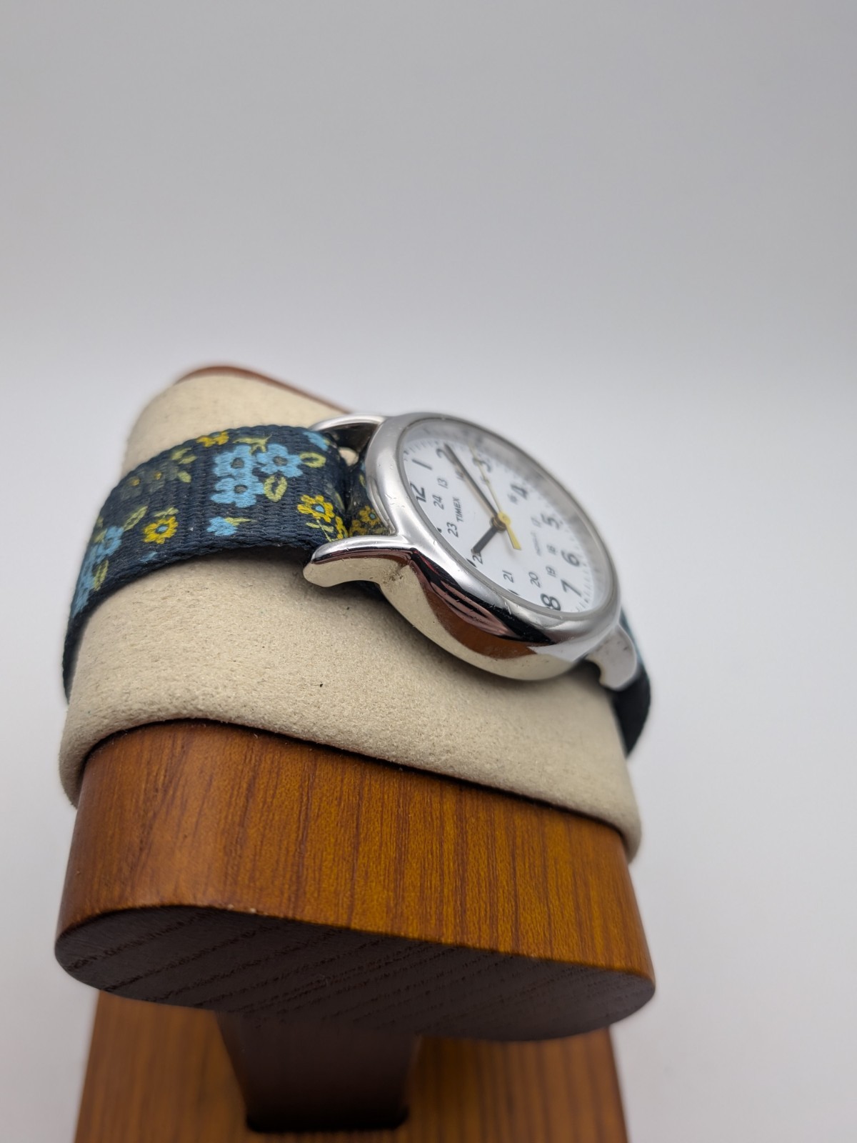 Timex Weekender Womens Indiglo Watch 31mm Floral Nylon T2P370 New Battery