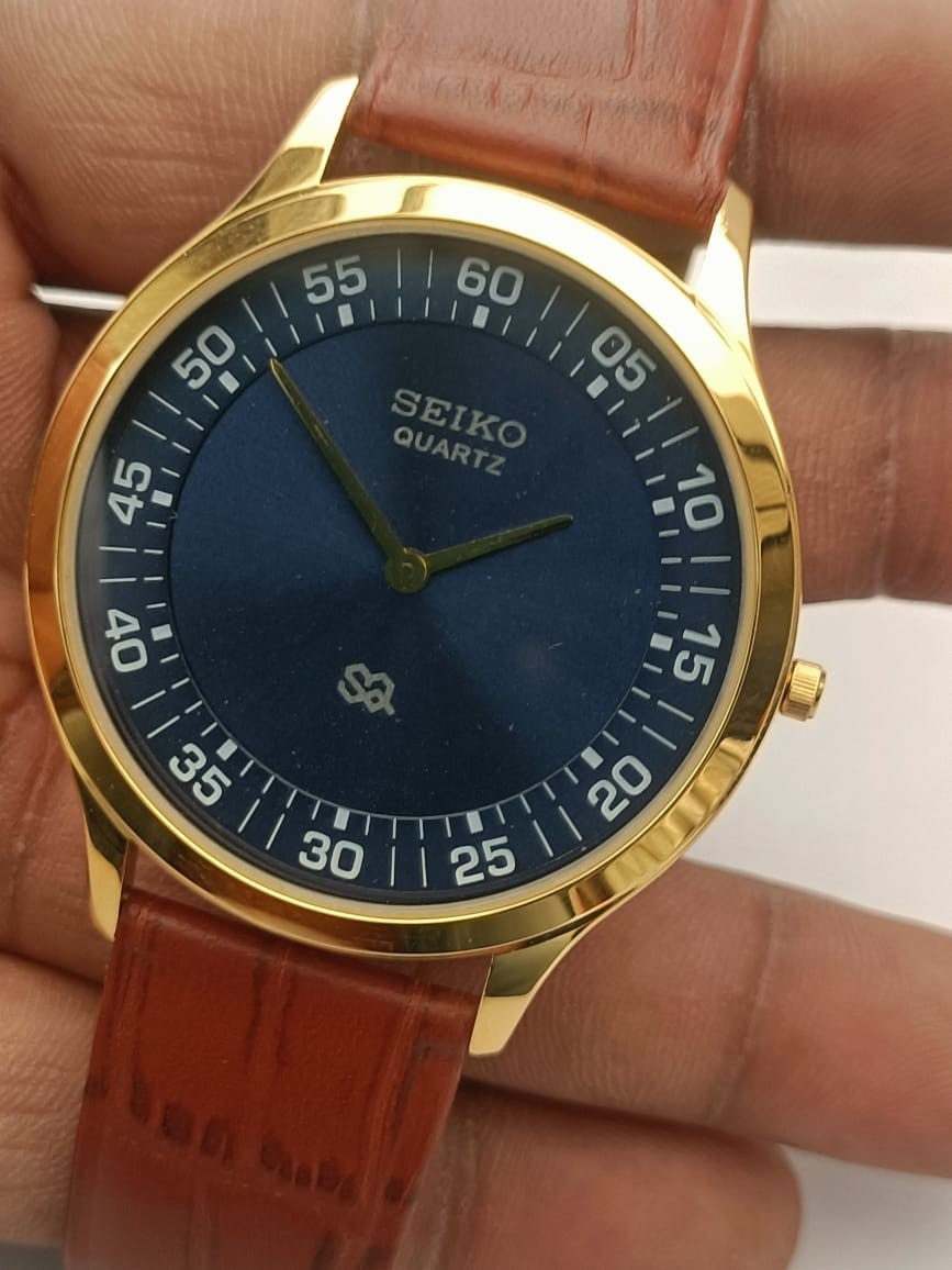 Vintage Seiko Quartz Japan Made Blue Dial Men’s Wrist Watch Looking Good