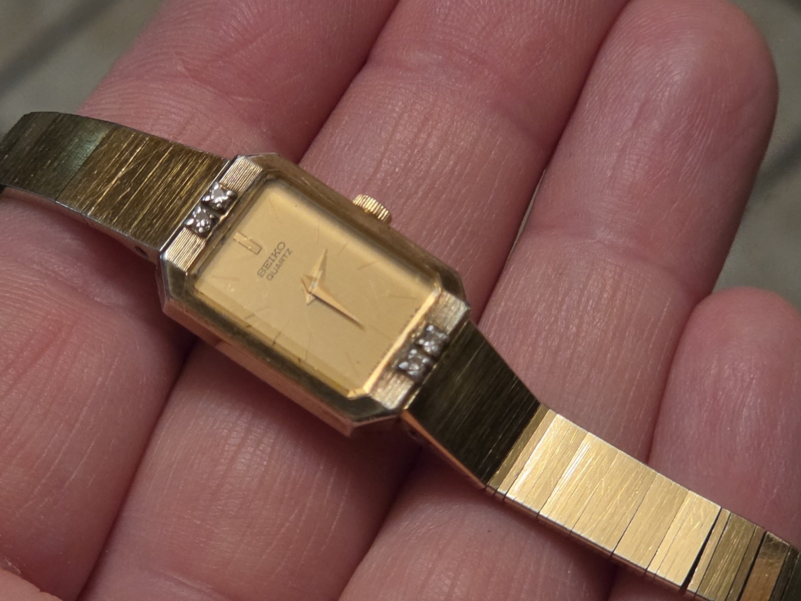Vtg SEIKO Womens 2E20-5099 Diamond Bezel Gold Dial 14mm Quartz Watch, 7 1/4″