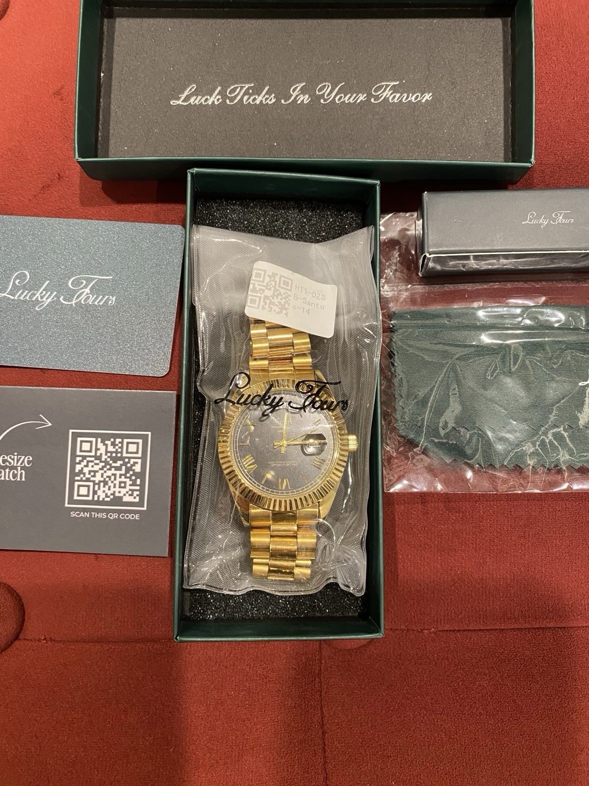 Lucky Fours Quartz Watch Gold Tone Bracelet Black Dial Day-Date Fluted Bezel