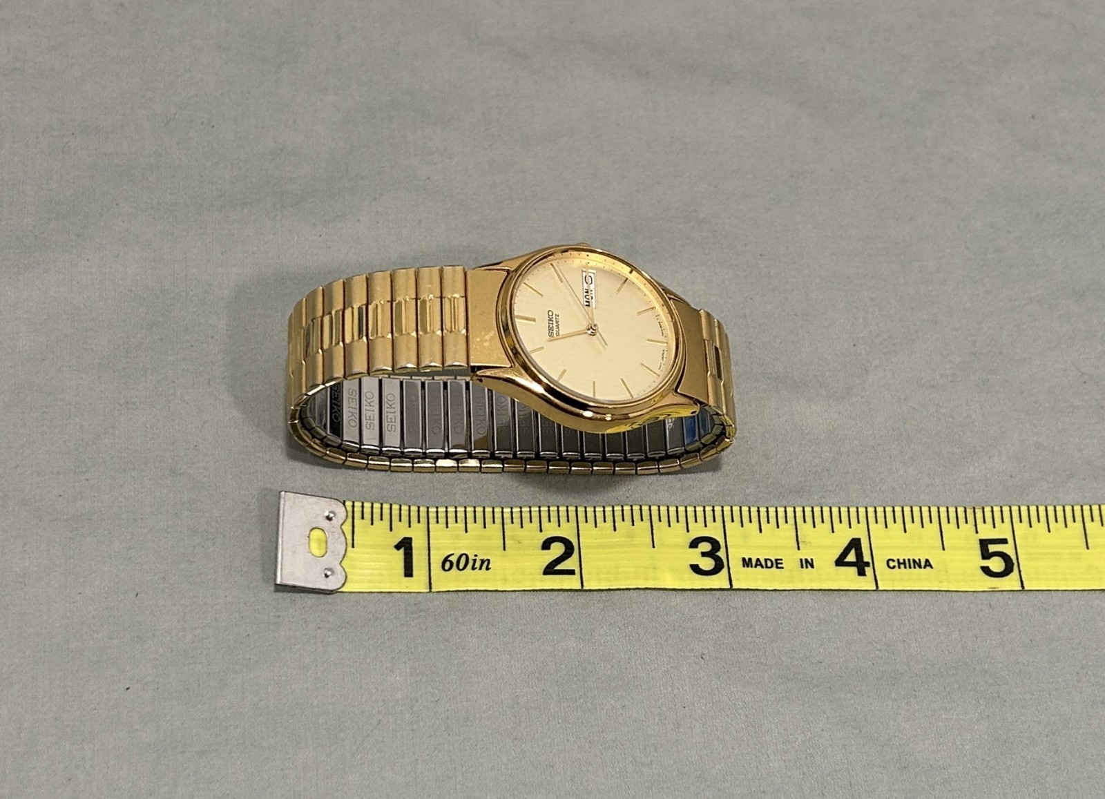Vintage Seiko 7N43-8A89 Quartz Watch Champagne Dial Day Date Gold Tone Runs