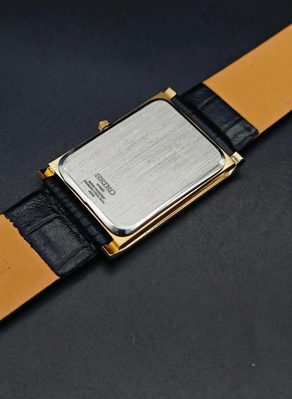 Vintage Seiko Slim Quartz Men’s Wrist Watch With Free DDP Shipping