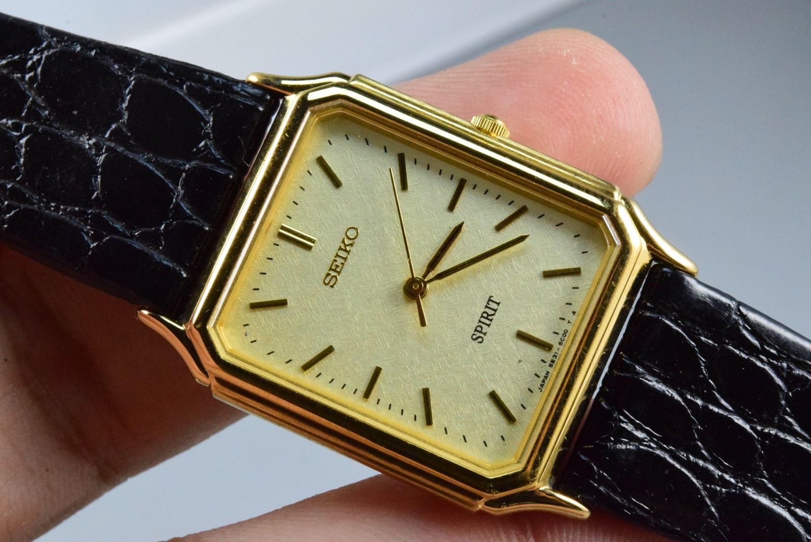 Vintage watch Seiko Spirit 5E31-5B60 Yellow Men Quartz Tank 27mm