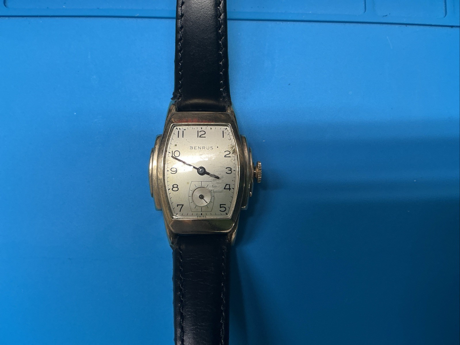 1930-1940s Vintage Benrus Gold Tone Tank Wristwatch Mechanical Movement