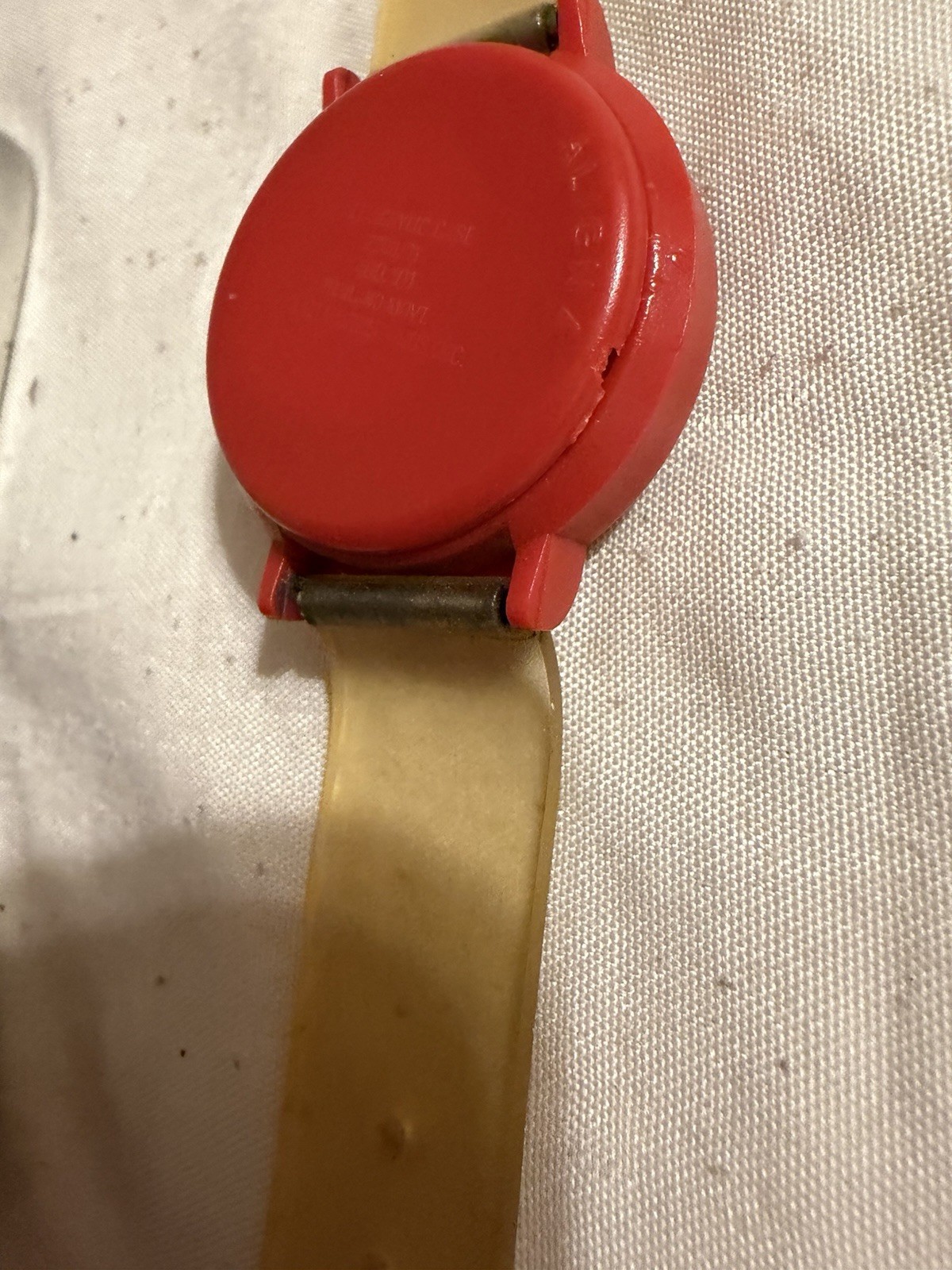 Armitron Looney Tunes Quartz Analog Watch 1989 Red Case Beige Strap Tin Manual