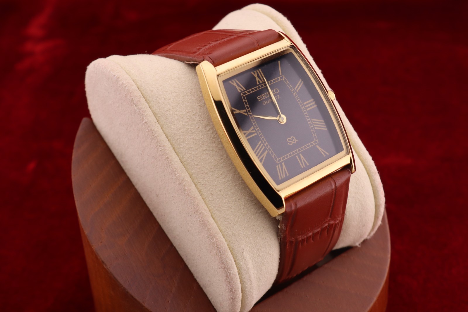 Vintage Men Seiko quartz Barrel-Tank Black Dial Light Brown leather Dress Watch