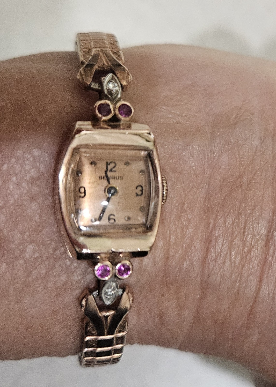 VINTAGE 14 KT BENRUS ROSEGOLD LADIES WATCH WITH RUBIES AND DIAMONDS.