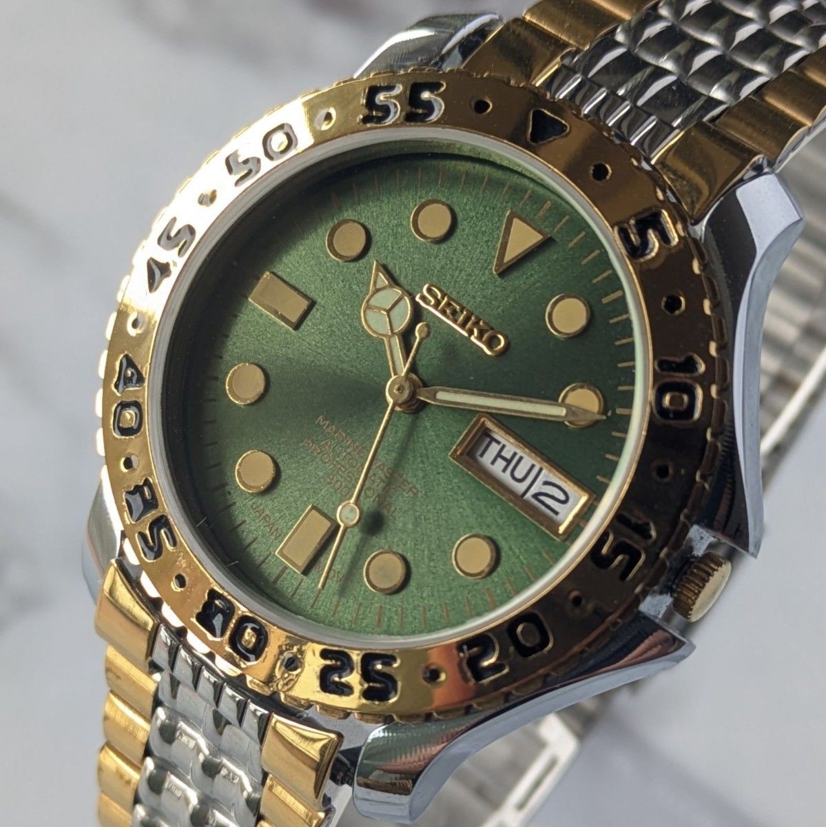 SEIKO 1980-1989 Men’s Automatic Date Gold Tone Men’s Wristwatch