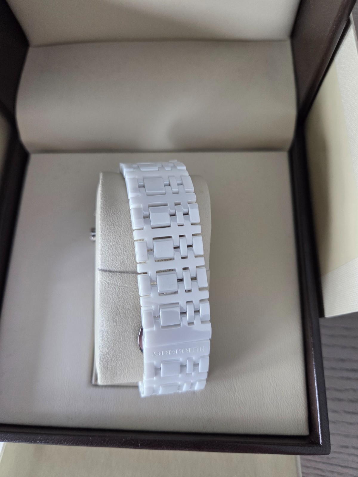 BURBERRY MENS WATCH LOGO HERITAGE WHITE CERAMIC SWISS BU1770 40MM