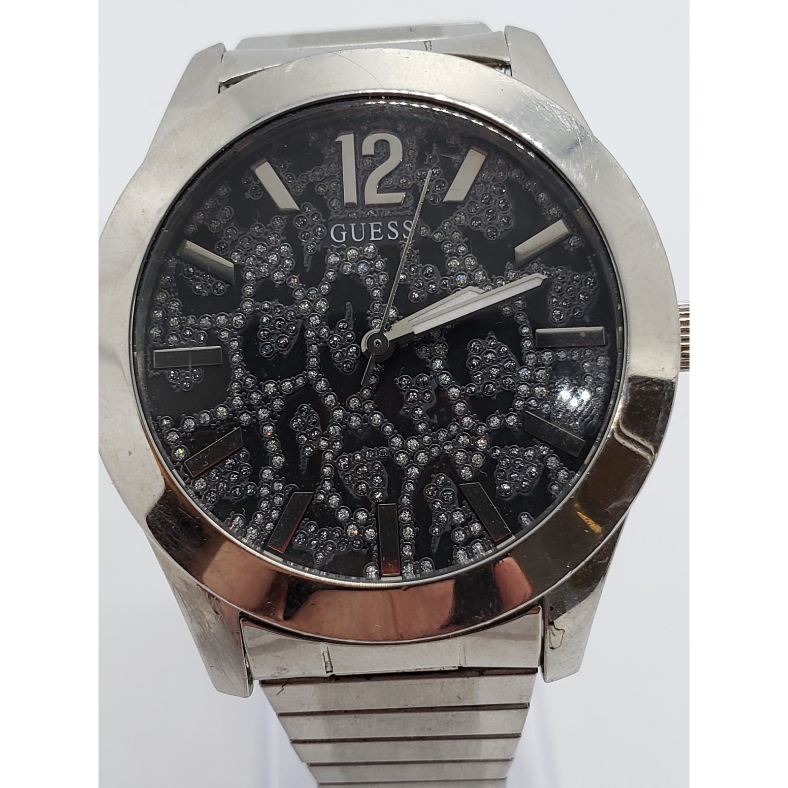 Guess men’s dress watch. U0001L1. Jewel design on face. Working watch