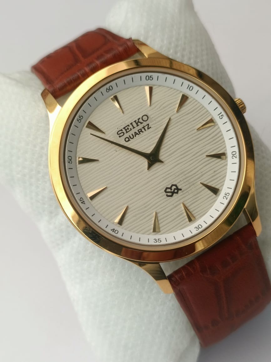 Vintage Seiko Quartz Japan Made White Dial Men’s Wrist Watch Looking Good