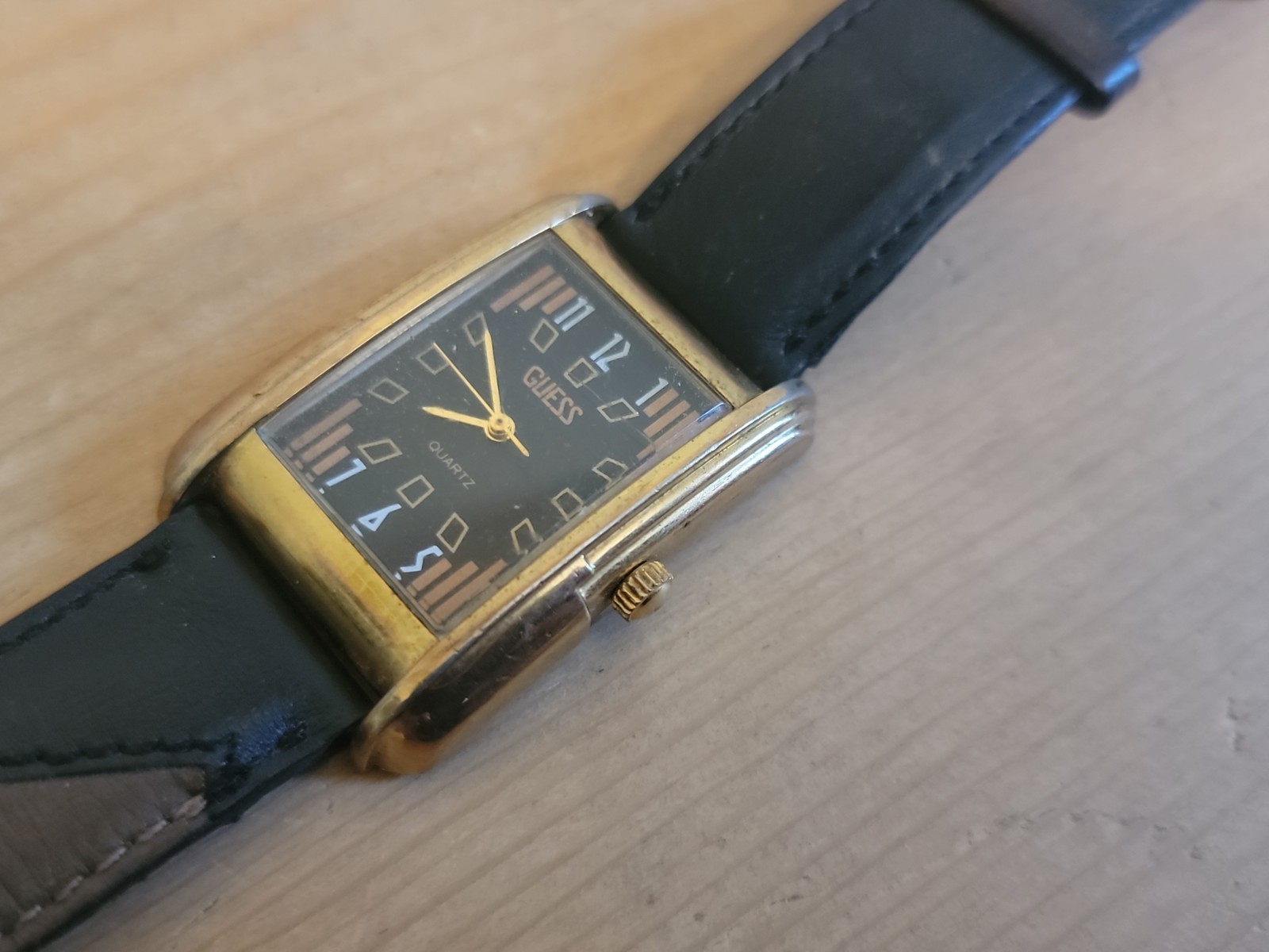 Vintage Guess Women’s Quartz Watch Gold Tone Brown Leather Strap 1988 Untested