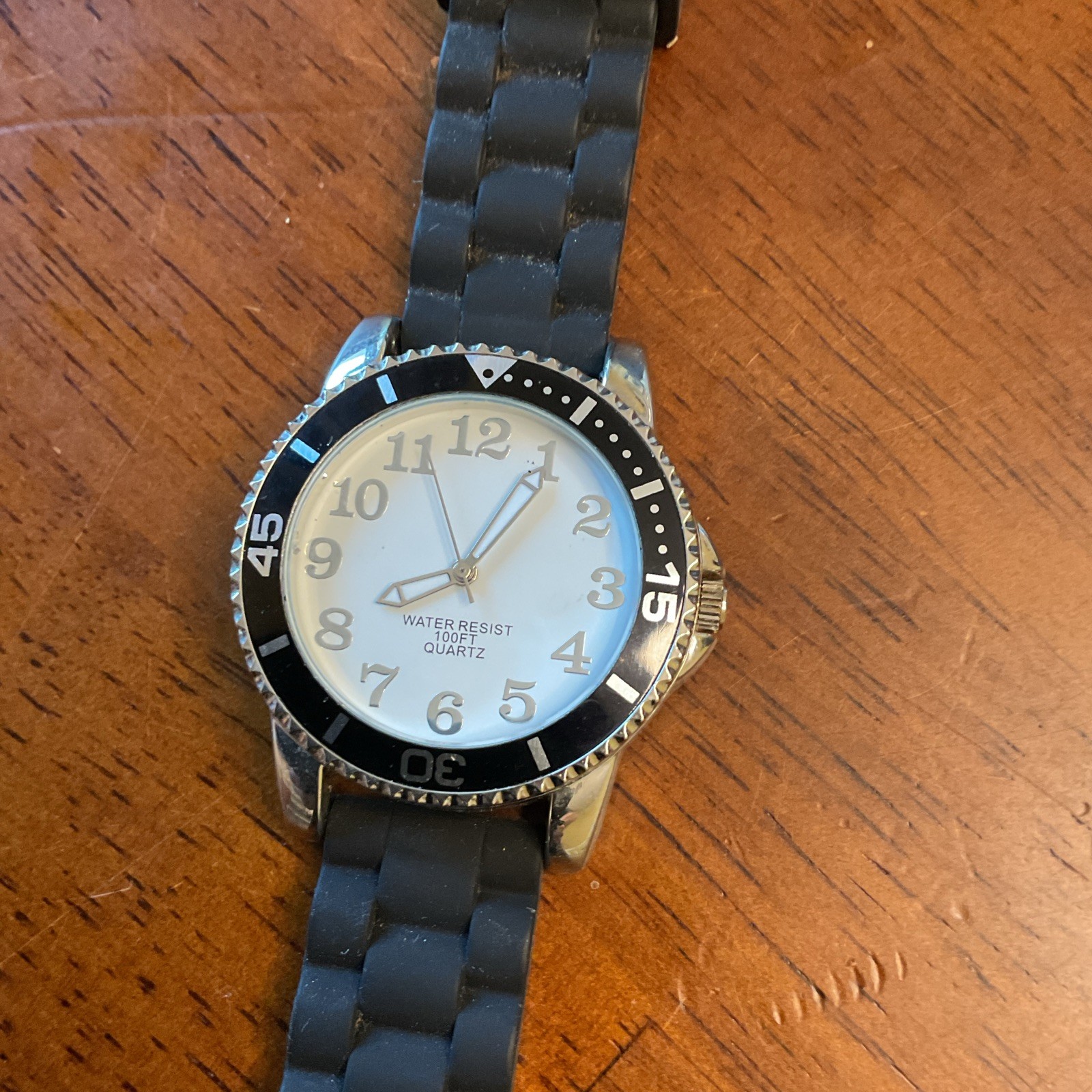 Women’s Quartz Analog Watch White Dial Arabic Black Bezel New Battery!