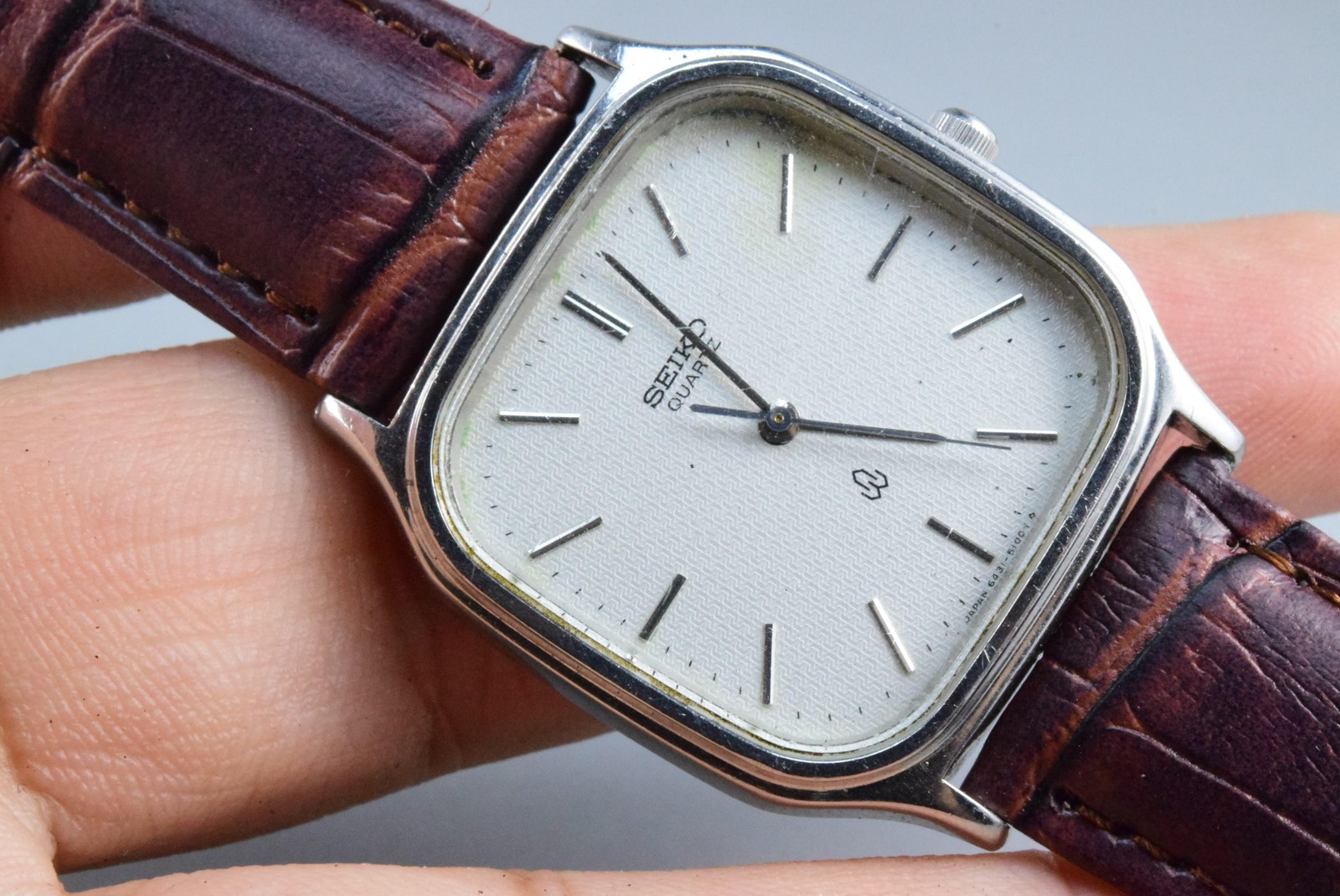 Vintage watch Seiko 6431-5050 Textured Men Quartz Cushion 31mm