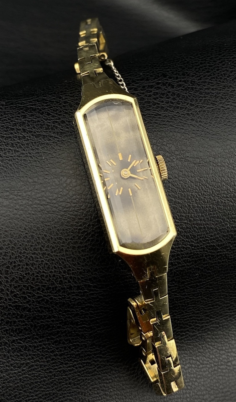 Vintage 80’s Seiko Cylinder Gold Dainty Smokey Dial Wind Up Ladies Watch Elegant