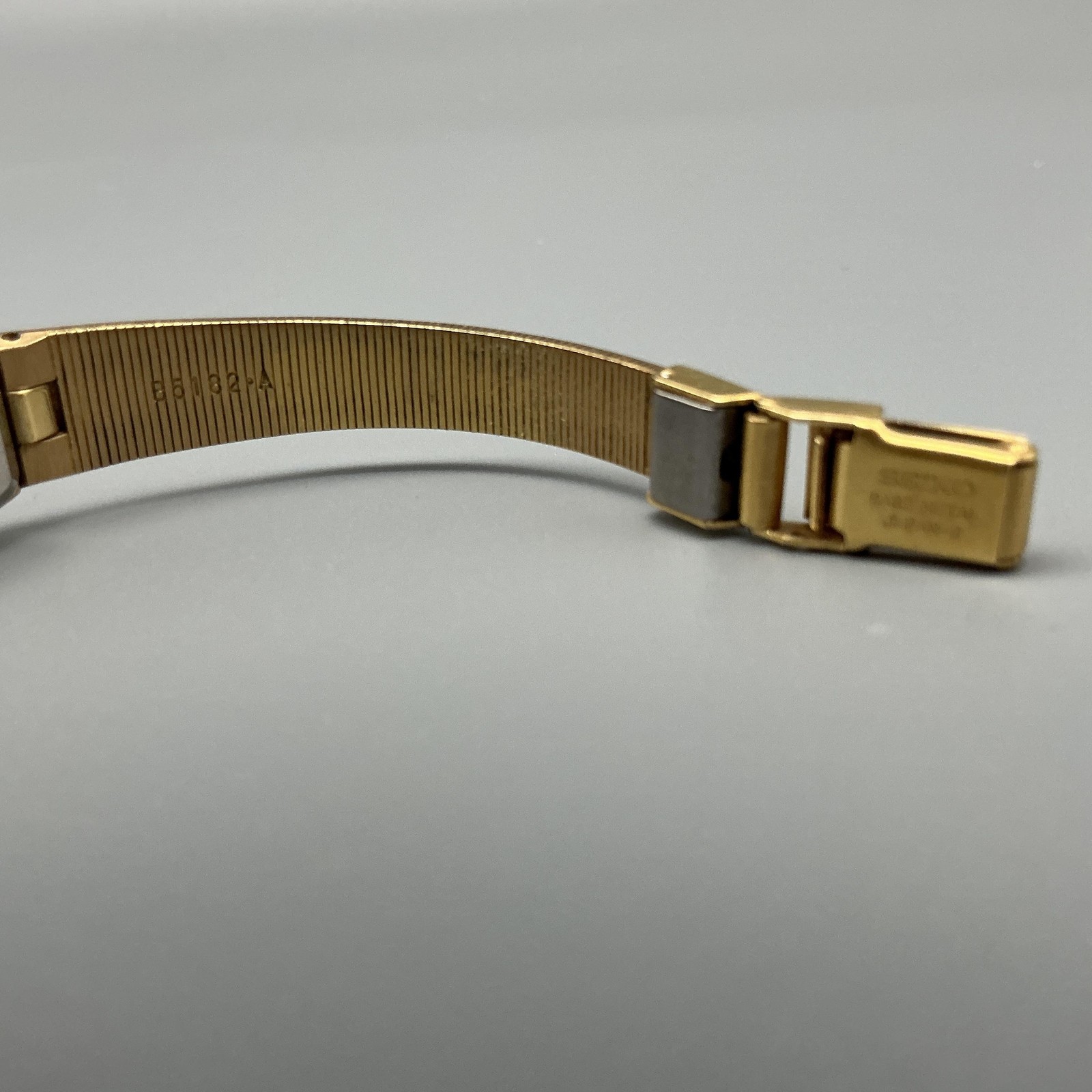 Vintage Seiko Womens Watch 13mm Gold Tone Rectangle 2E20-5139 New Battery 5″