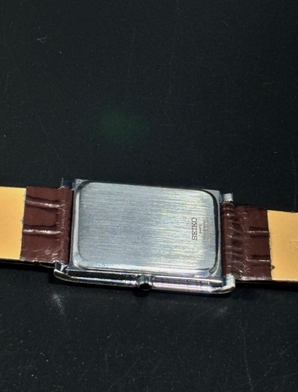 Vintage Seiko Slim Quartz Men’s Wristwatch With Free DDP Shipping