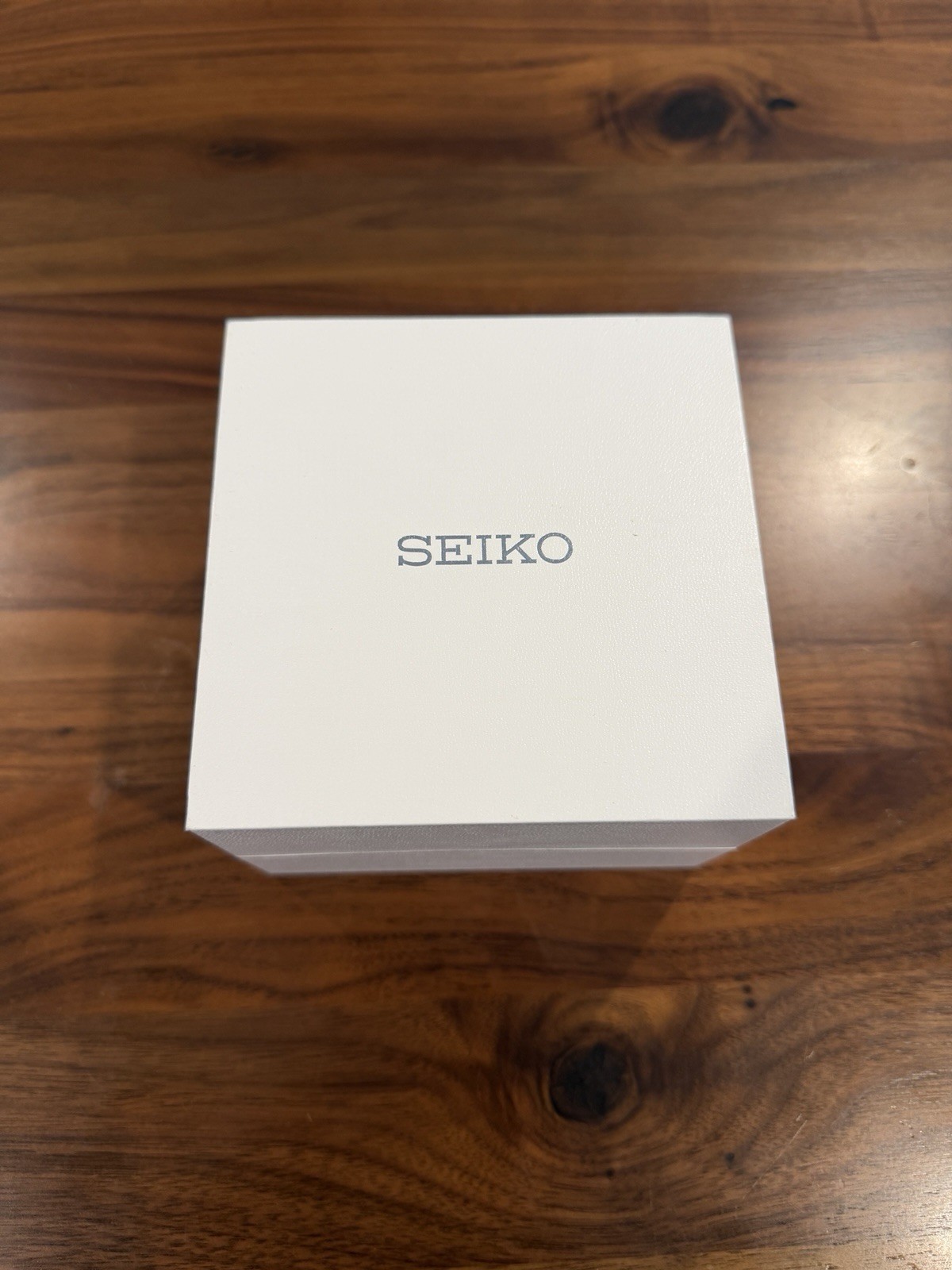 Seiko Men’s Blue Quartz Chronograph Tachymeter 43mm 100m Steel Watch Box
