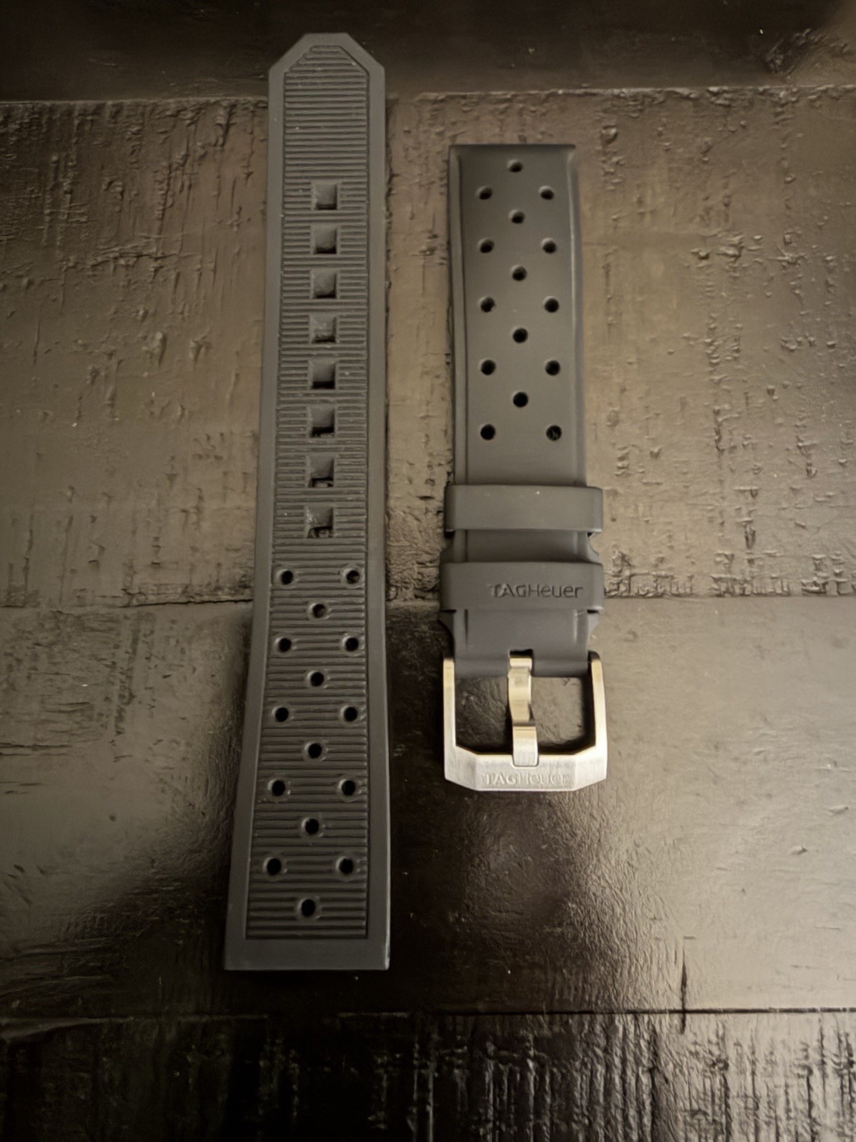TAG Heuer Formula 1 41mm Quartz Black Dial Date 200m Box Papers Extra Strap