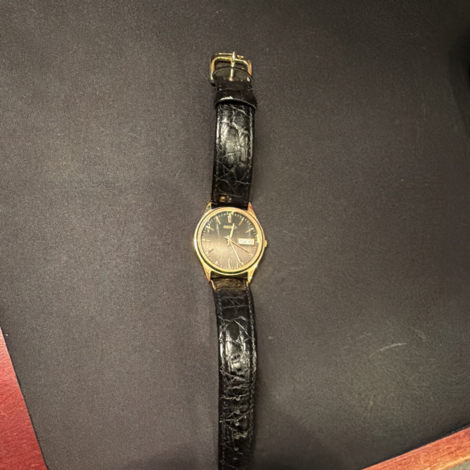Seiko Quartz Day/Date Men’s Wristwatch Black Dial Gold Case Black Leather