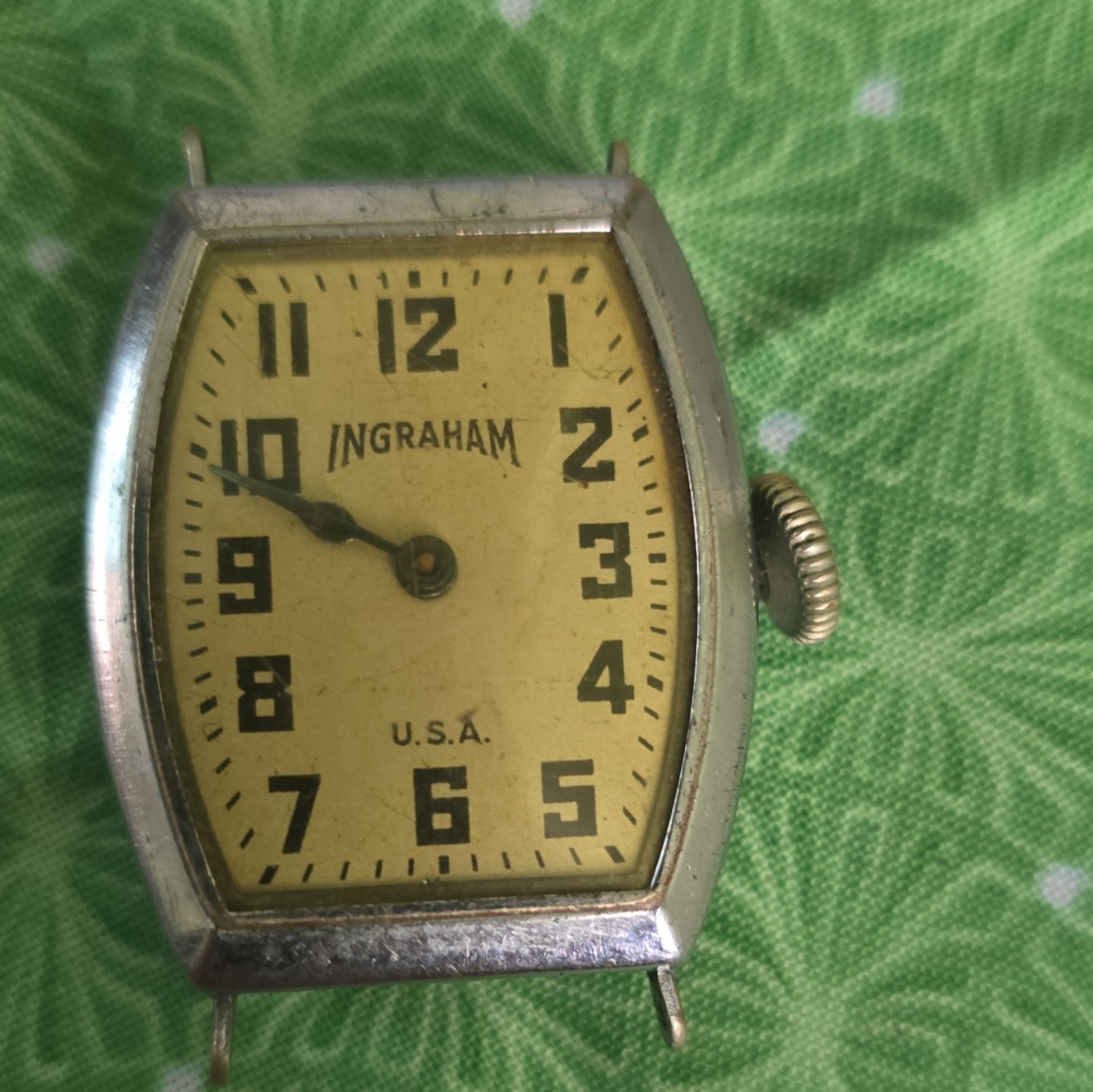 Ingraham Tonneau/Barrel Manual Wind Mechanical Analog Beige Arabic Dial