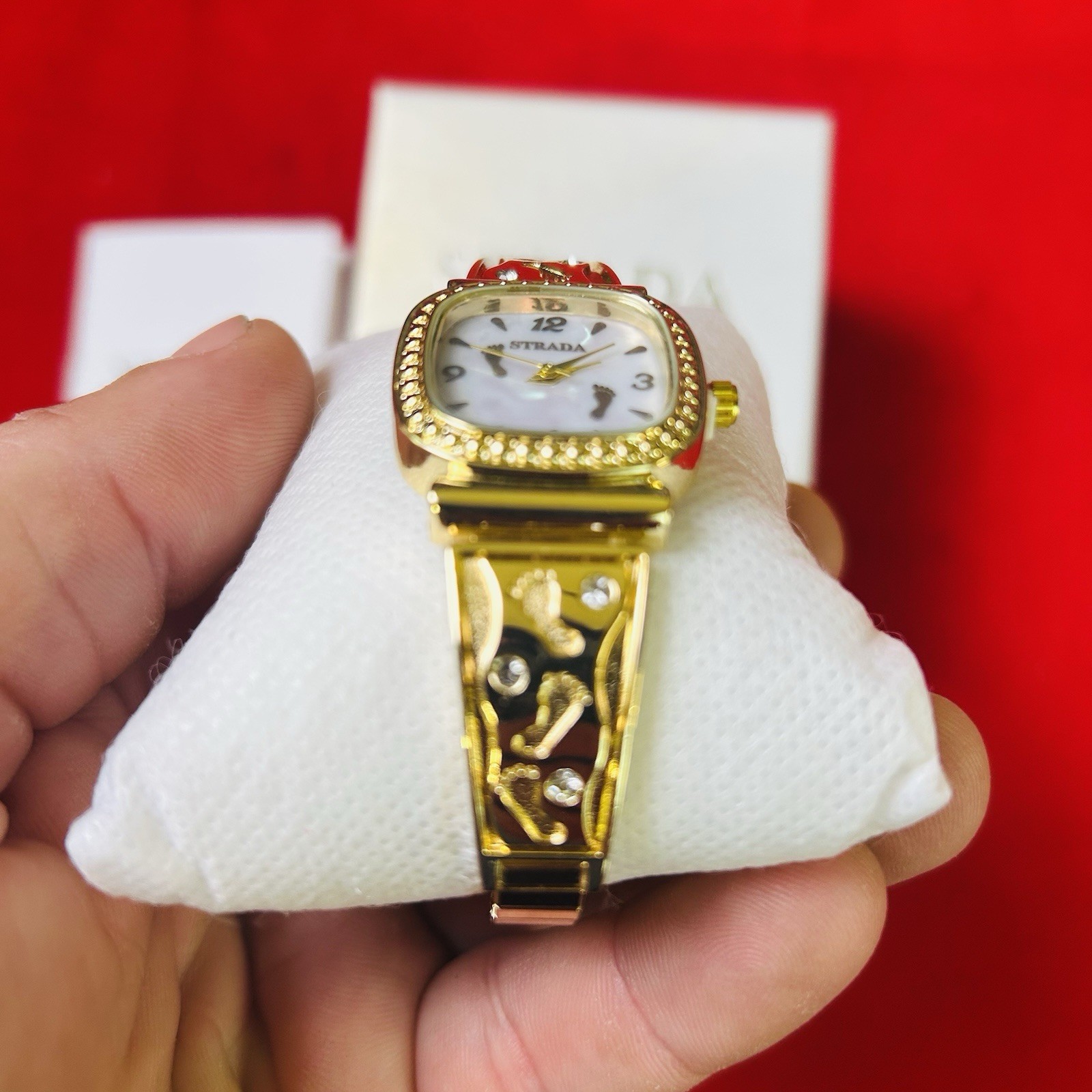 Footprints In The Sand Womens Watch Gold Tone Gemmed Sz 6.5″ Bracelet, New!